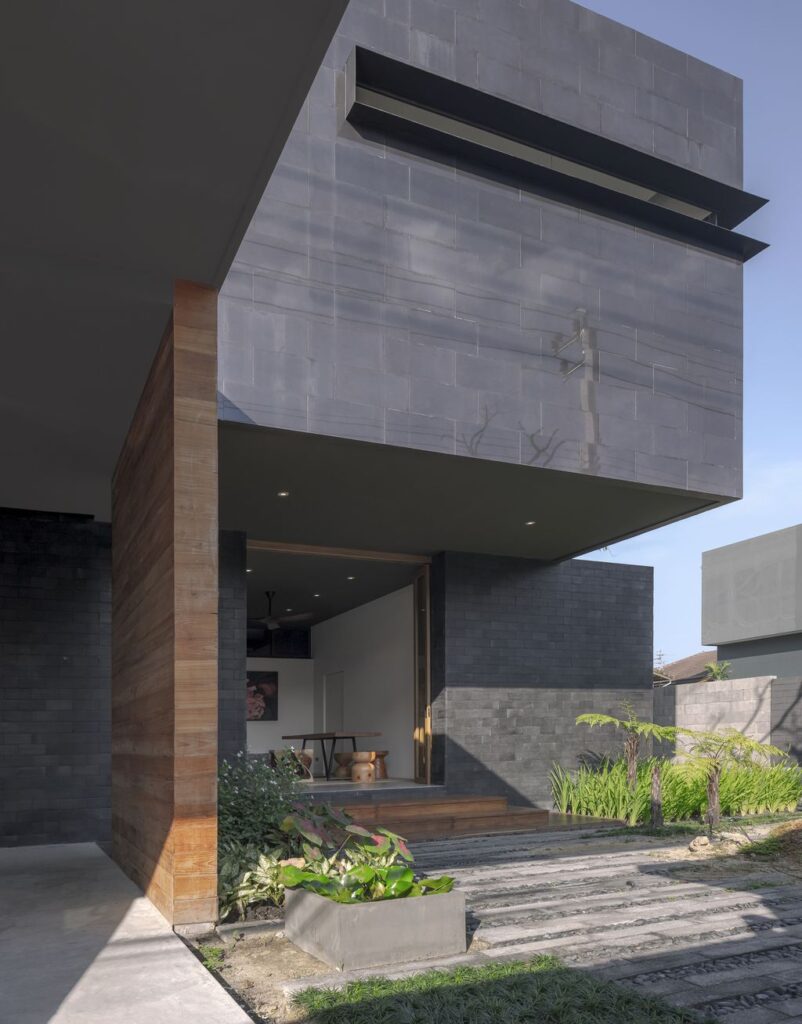 House Behide with Unique and Impressive Design by TOUCH Architect