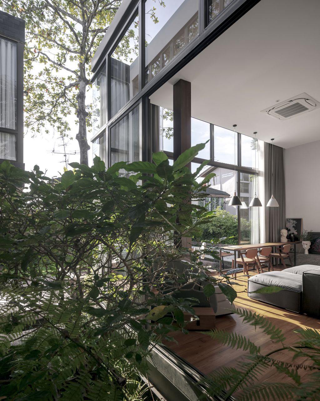 House Behide with Unique and Impressive Design by TOUCH Architect