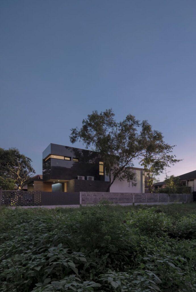 House Behide with Unique and Impressive Design by TOUCH Architect