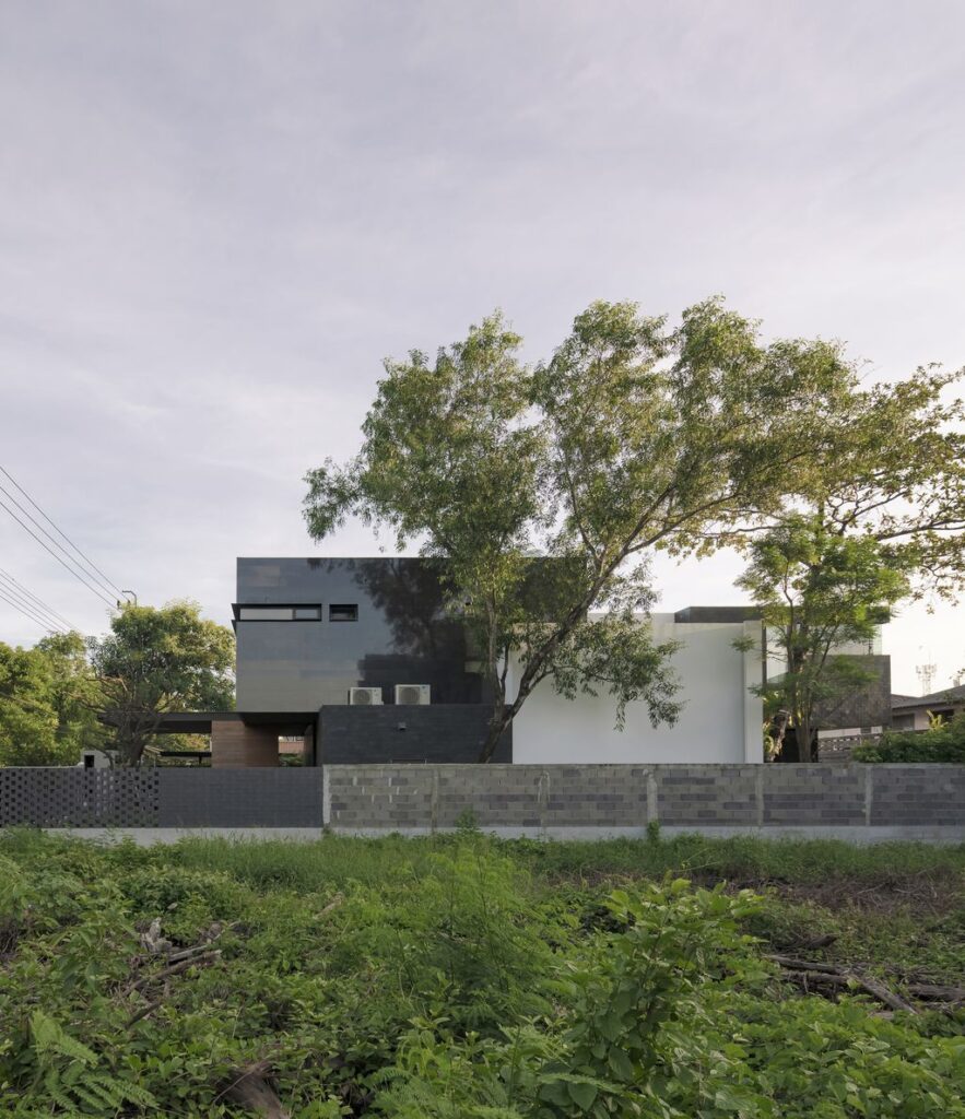 House Behide with Unique and Impressive Design by TOUCH Architect 7