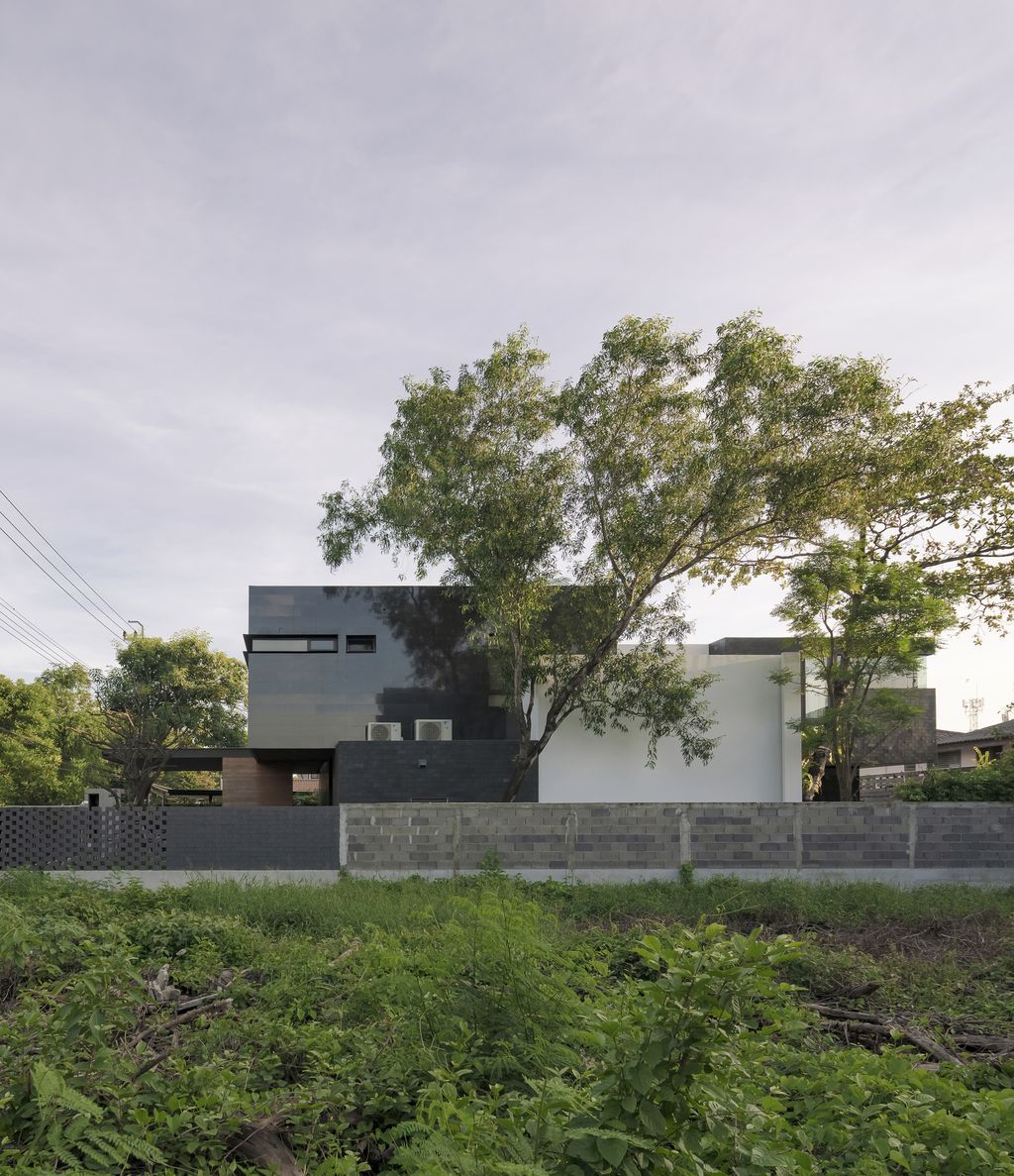 House Behide with Unique and Impressive Design by TOUCH Architect 7