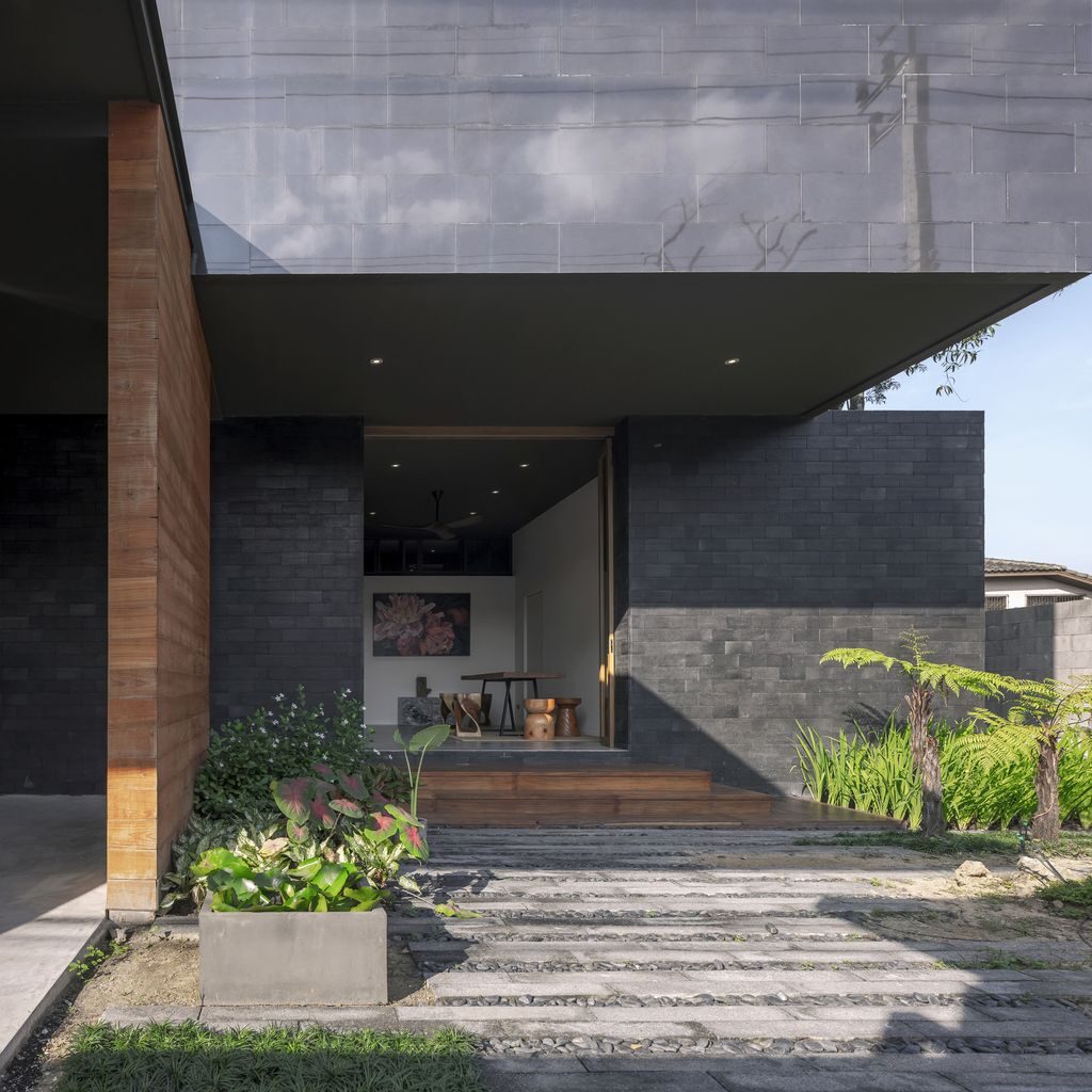 House Behide with Unique and Impressive Design by TOUCH Architect