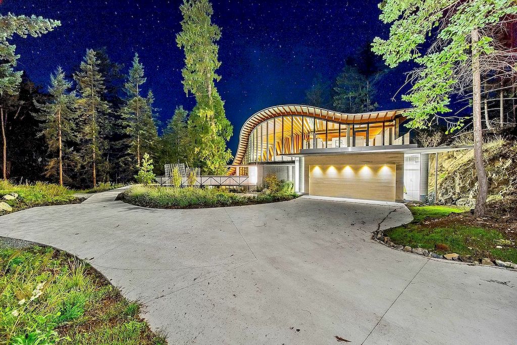 The House in Gulf Islands is renowned by architect, Paul Grant - dynamic interplay between indoors & outdoors now available for sale