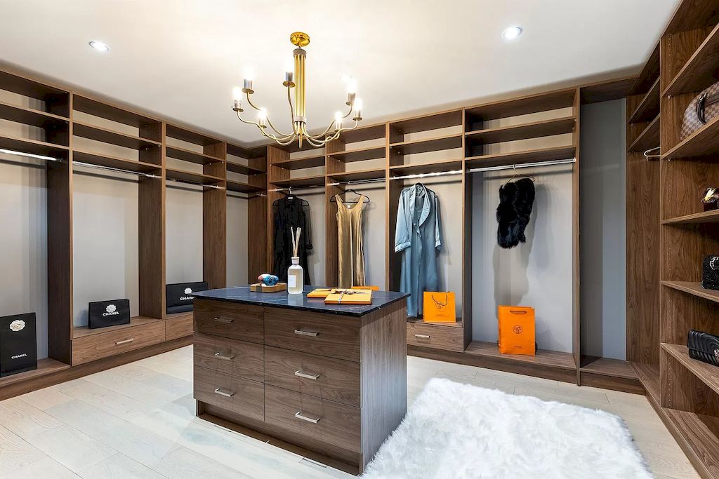 The House in North Vancouver is is the perfect blend of sophistication & comfort now available for sale. This home located at 976 Melbourne Ave, North Vancouver, BC V7R 1N9, Canada