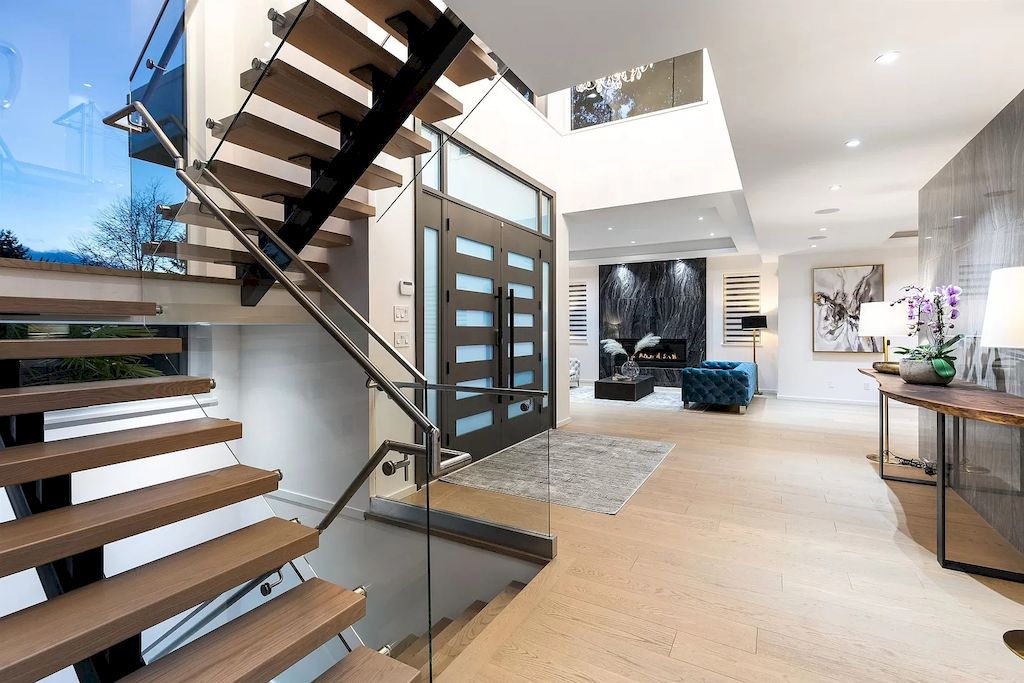 The House in North Vancouver is is the perfect blend of sophistication & comfort now available for sale. This home located at 976 Melbourne Ave, North Vancouver, BC V7R 1N9, Canada
