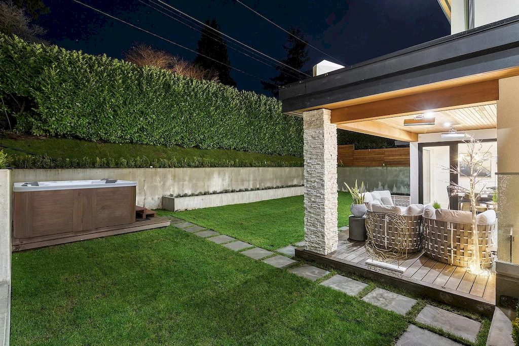 The House in North Vancouver is is the perfect blend of sophistication & comfort now available for sale. This home located at 976 Melbourne Ave, North Vancouver, BC V7R 1N9, Canada