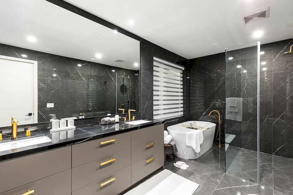 The House in North Vancouver is is the perfect blend of sophistication & comfort now available for sale. This home located at 976 Melbourne Ave, North Vancouver, BC V7R 1N9, Canada