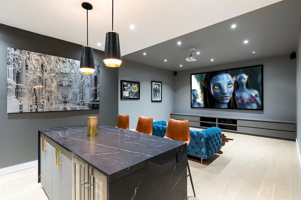 The House in North Vancouver is is the perfect blend of sophistication & comfort now available for sale. This home located at 976 Melbourne Ave, North Vancouver, BC V7R 1N9, Canada