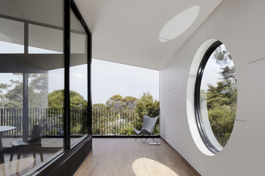 McCrae Bush House with Elevated Angular Form by Chan Architecture 6