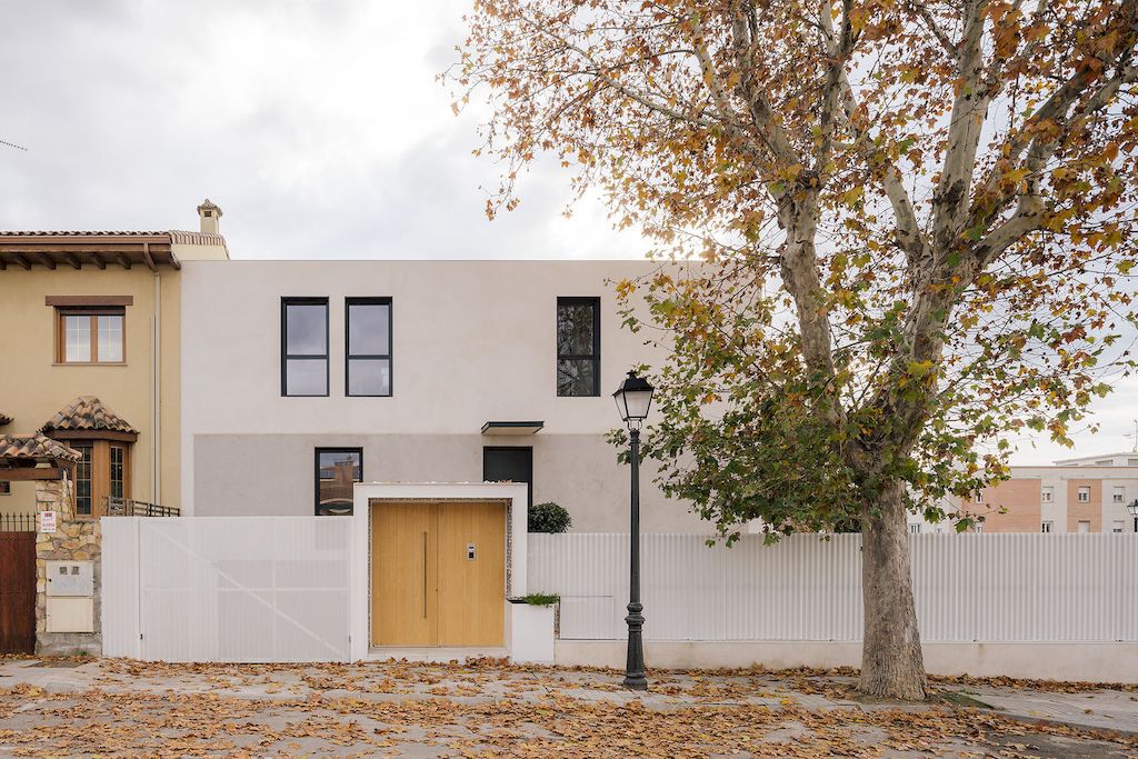 PMC House an Elegant Three story Home in Spain by EXarchitects 5