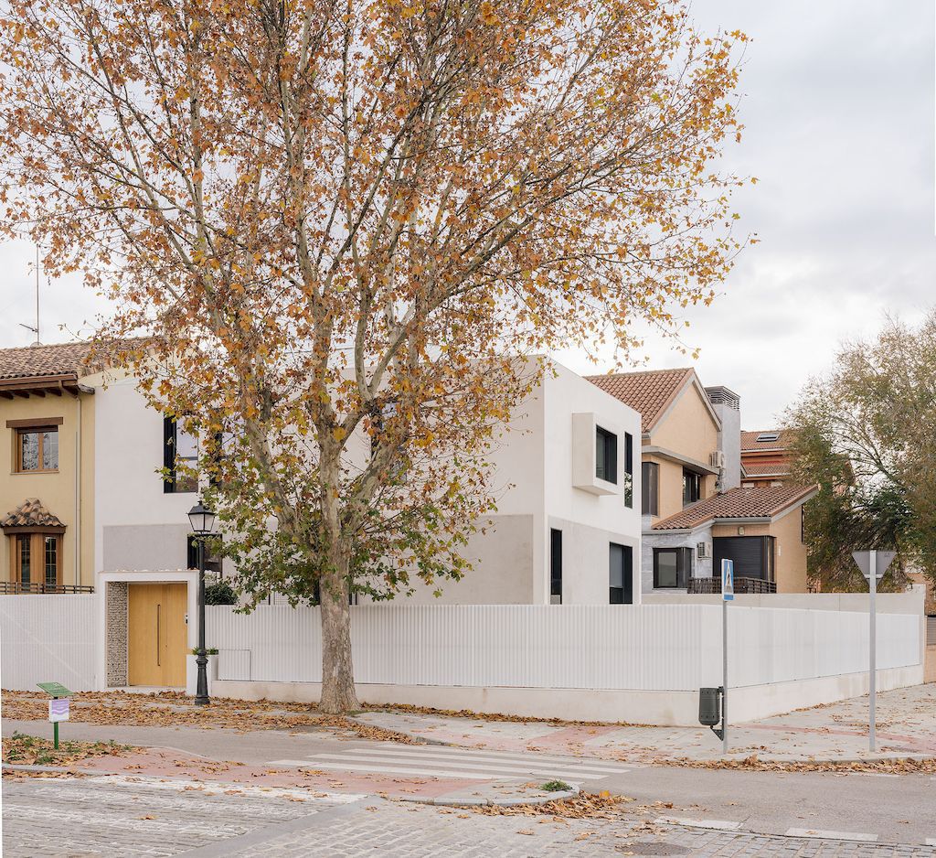 PMC House an Elegant Three story Home in Spain by EXarchitects 7