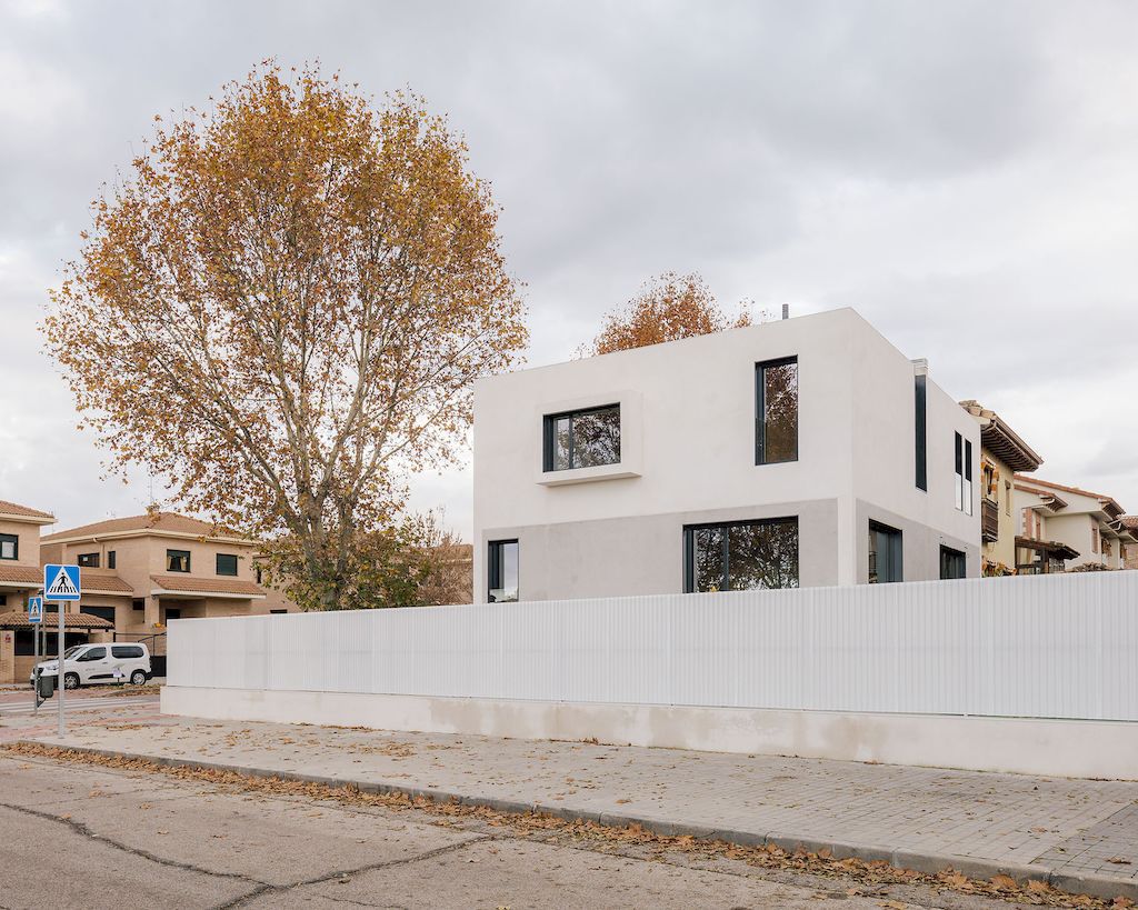 PMC House an Elegant Three story Home in Spain by EXarchitects 9