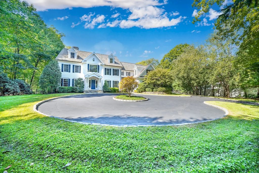 The Home in Connecticut is a luxurious home conveying sophisticated elegance now available for sale. This home located at 62 Brookridge Dr, Greenwich, Connecticut; offering 06 bedrooms and 08 bathrooms with 7,605 square feet of living spaces. 