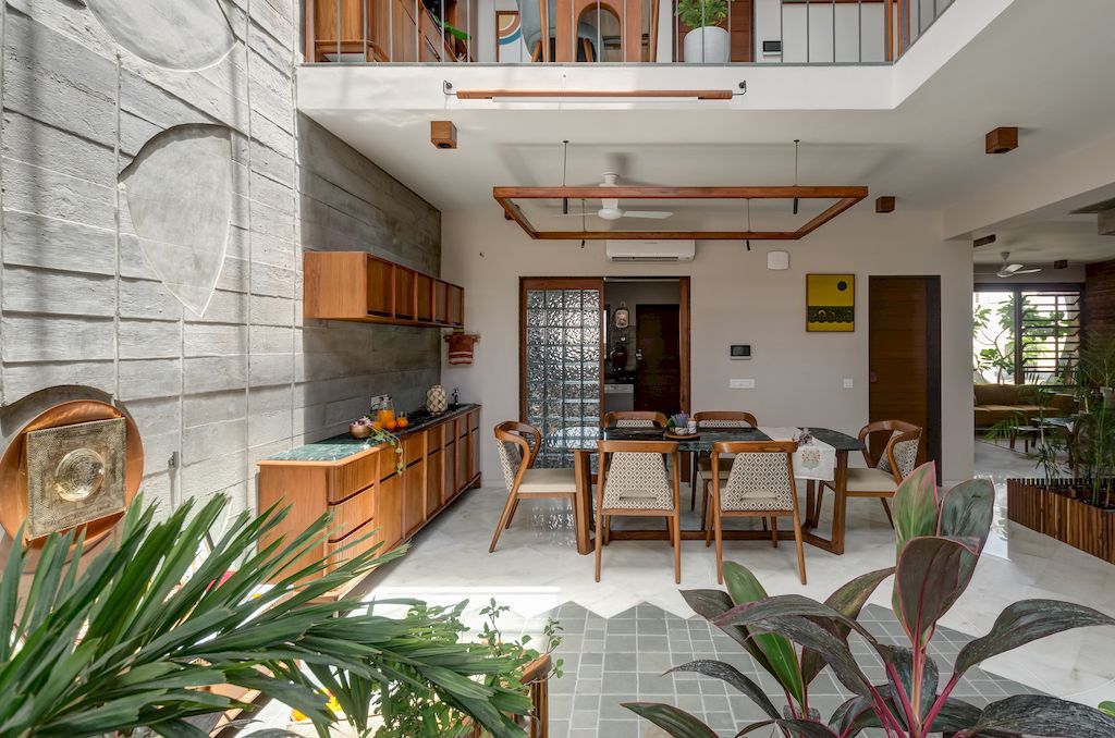 Samruddhi House with Homely Feeling in India by AANGAN Architects 1
