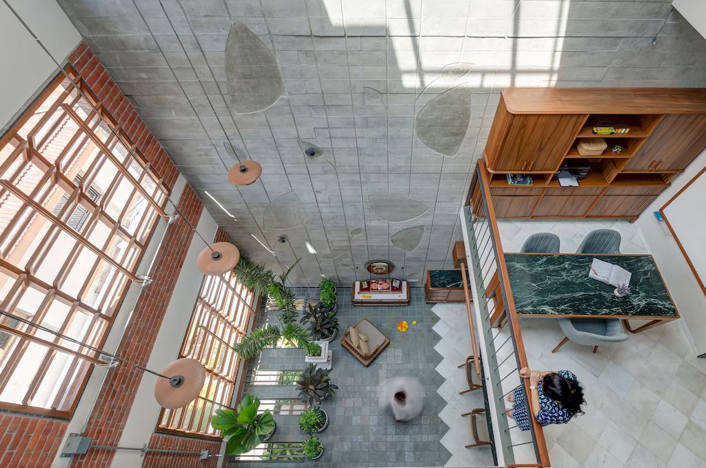Samruddhi House with Homely Feeling in India by AANGAN Architects