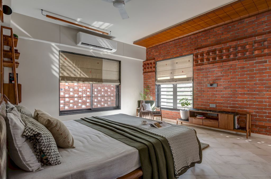 Samruddhi House with Homely Feeling in India by AANGAN Architects