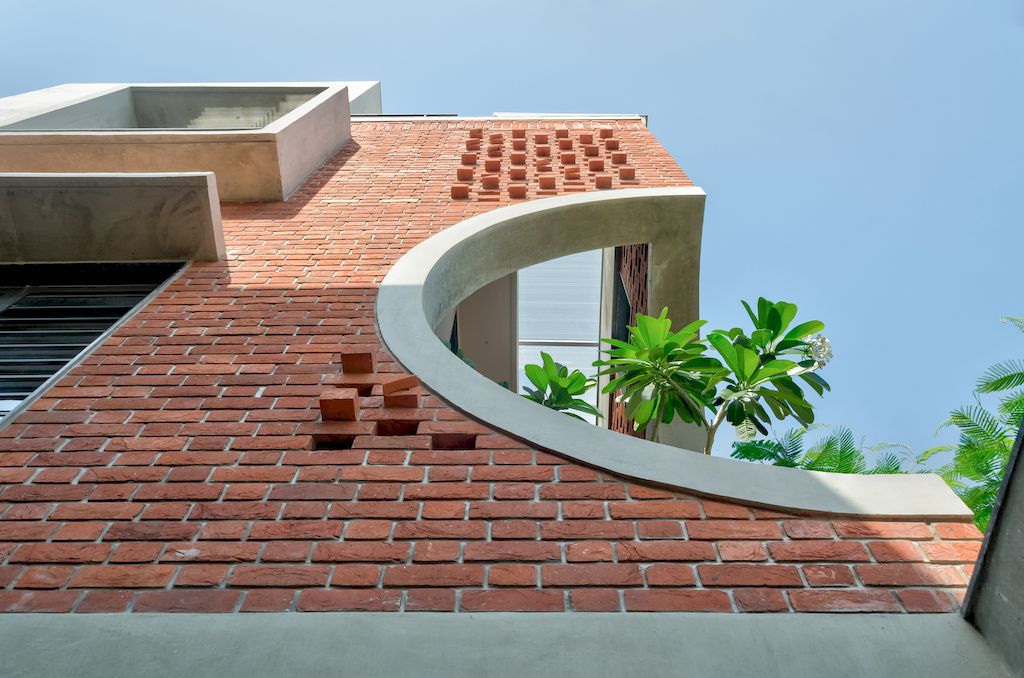 Samruddhi House with Homely Feeling in India by AANGAN Architects