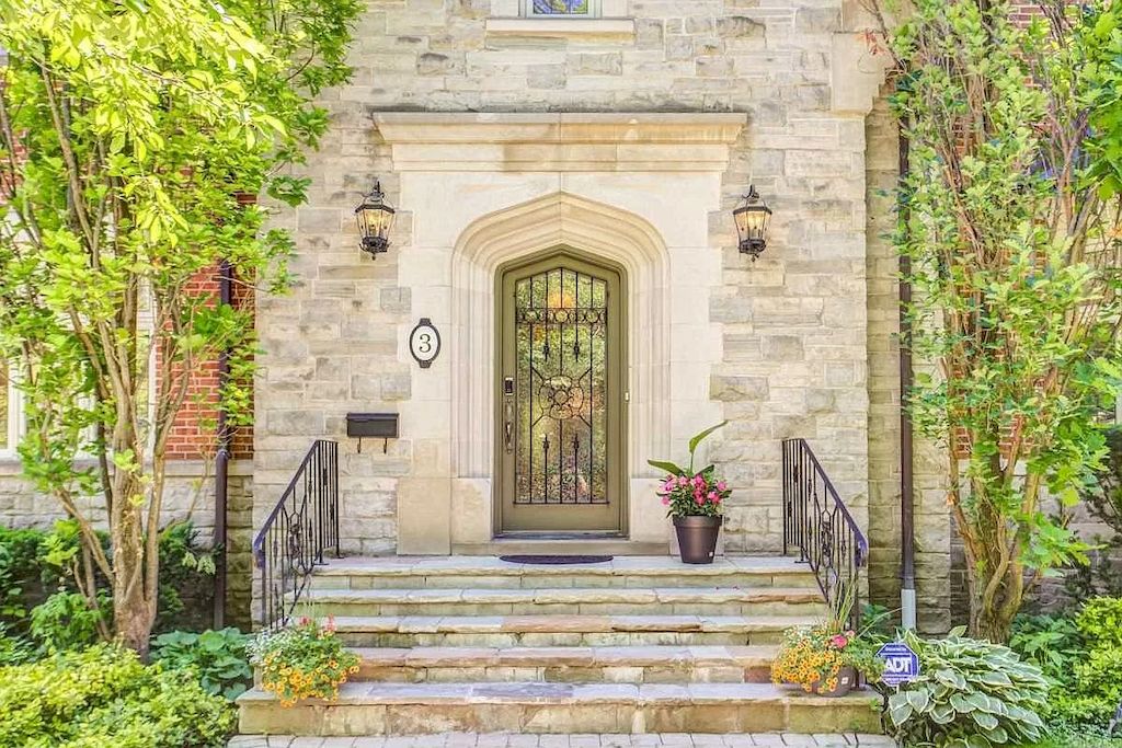 The House in Ontario provides the opulence and space for grand-scale entertaining now available for sale. This home located at 3 Knightswood Rd, Toronto, ON M4N 2G9, Canada