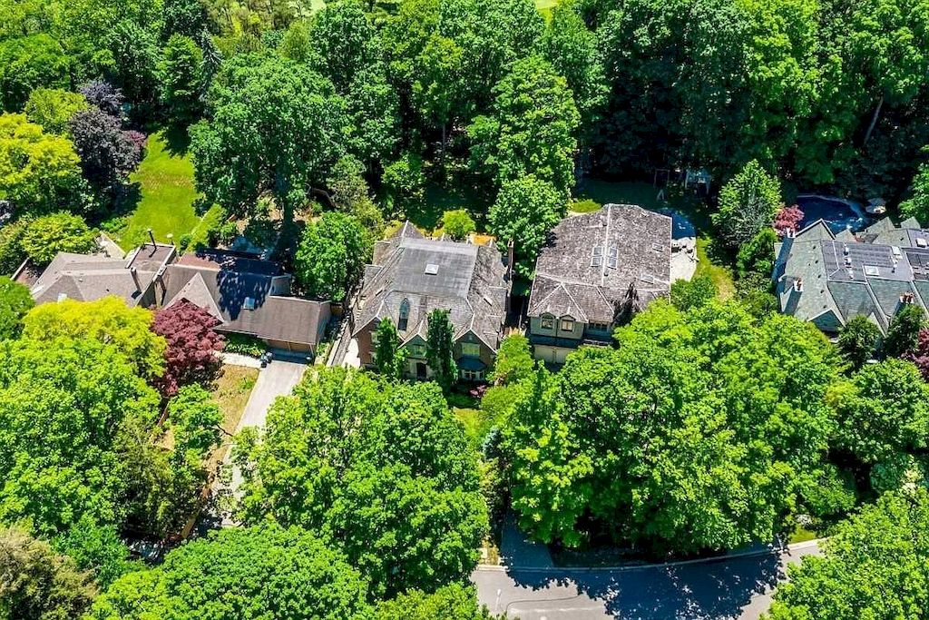 The House in Ontario provides the opulence and space for grand-scale entertaining now available for sale. This home located at 3 Knightswood Rd, Toronto, ON M4N 2G9, Canada