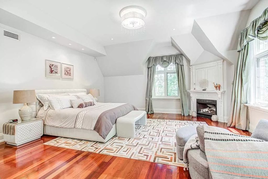 The House in Ontario provides the opulence and space for grand-scale entertaining now available for sale. This home located at 3 Knightswood Rd, Toronto, ON M4N 2G9, Canada