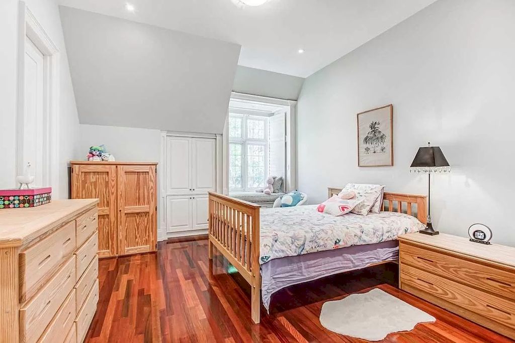 The House in Ontario provides the opulence and space for grand-scale entertaining now available for sale. This home located at 3 Knightswood Rd, Toronto, ON M4N 2G9, Canada