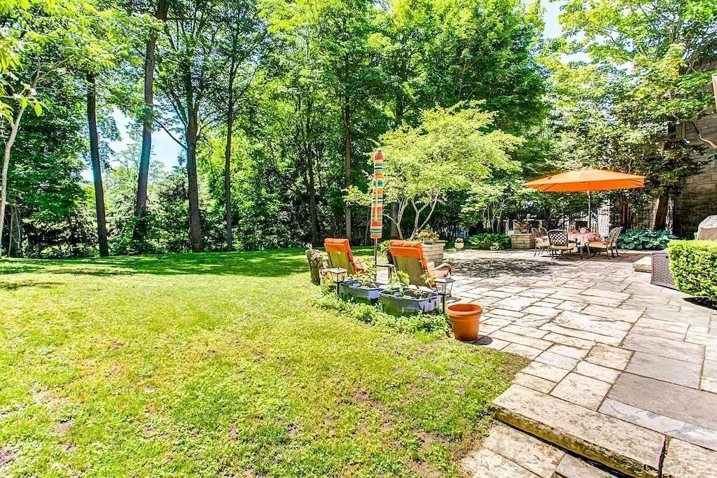 The House in Ontario provides the opulence and space for grand-scale entertaining now available for sale. This home located at 3 Knightswood Rd, Toronto, ON M4N 2G9, Canada