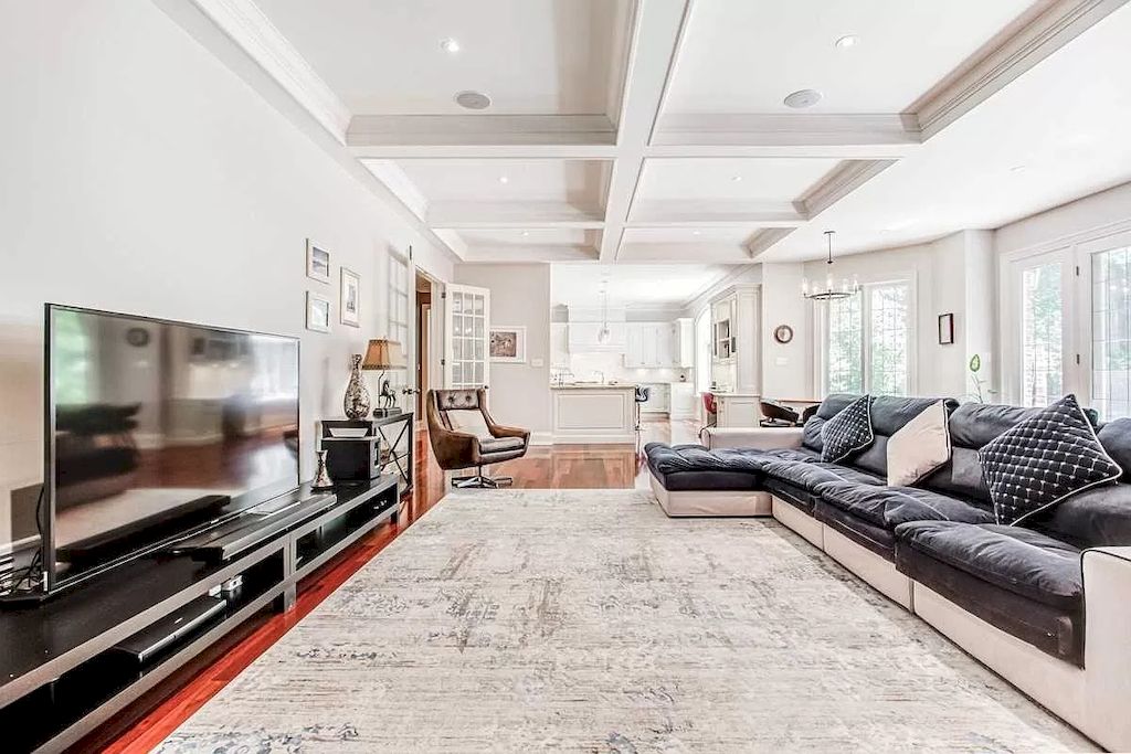 The House in Ontario provides the opulence and space for grand-scale entertaining now available for sale. This home located at 3 Knightswood Rd, Toronto, ON M4N 2G9, Canada