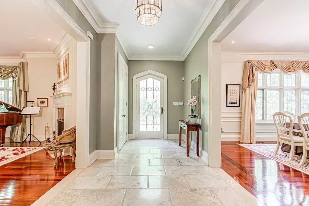 The House in Ontario provides the opulence and space for grand-scale entertaining now available for sale. This home located at 3 Knightswood Rd, Toronto, ON M4N 2G9, Canada