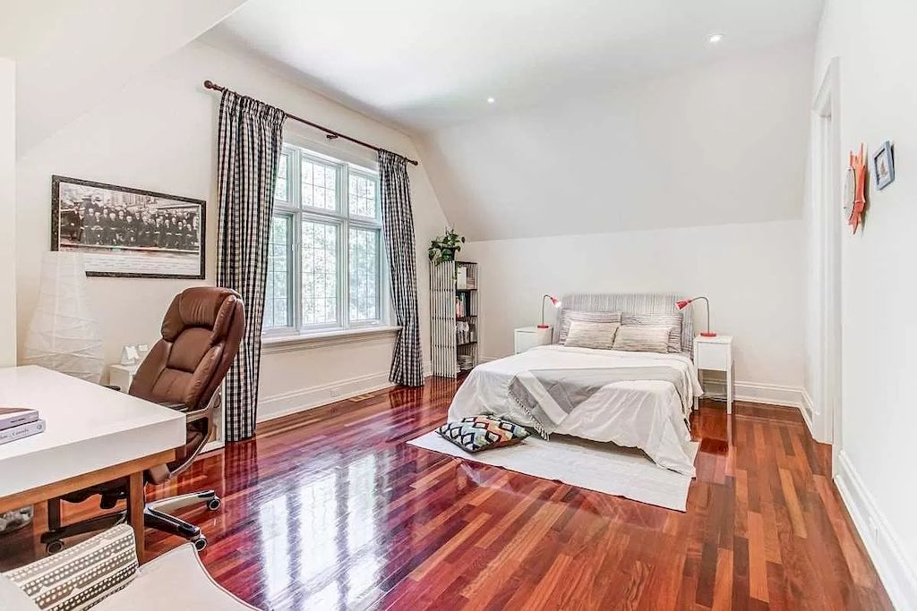 The House in Ontario provides the opulence and space for grand-scale entertaining now available for sale. This home located at 3 Knightswood Rd, Toronto, ON M4N 2G9, Canada
