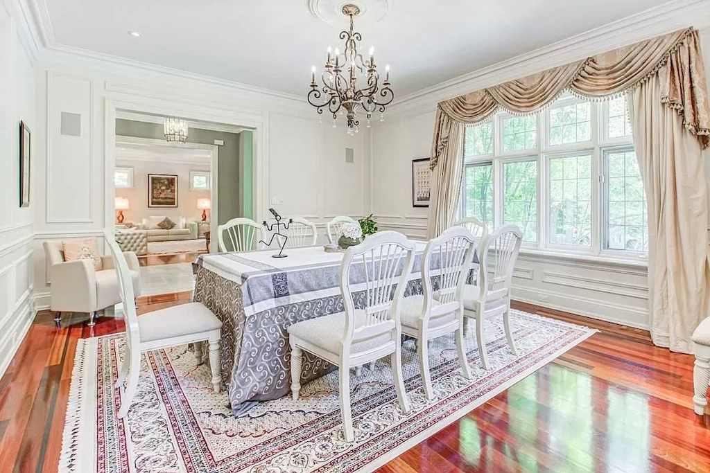 The House in Ontario provides the opulence and space for grand-scale entertaining now available for sale. This home located at 3 Knightswood Rd, Toronto, ON M4N 2G9, Canada