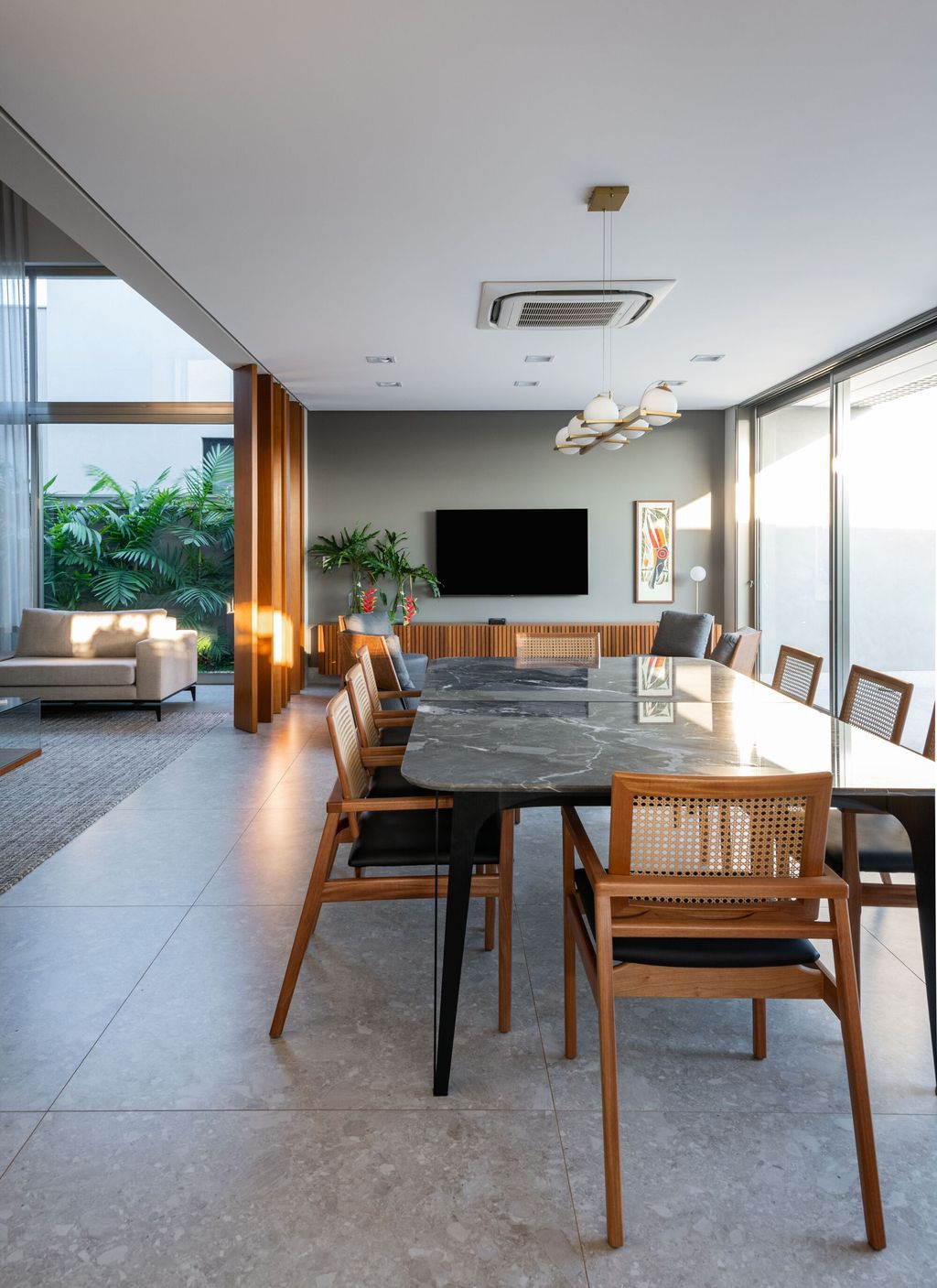 The Muxarabi House impressive architecture by Cris Furlan Arquitetura 8