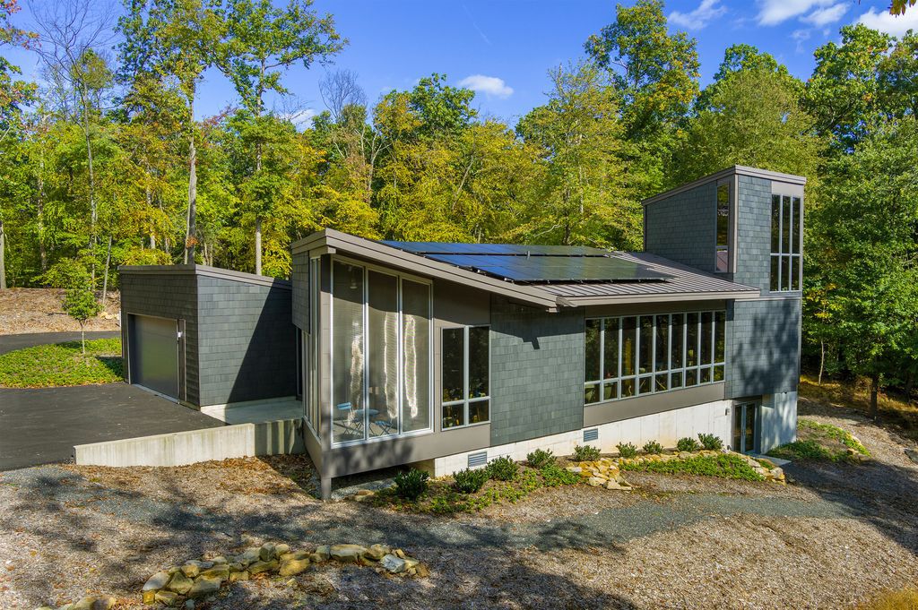The Selah House an Environmentally Engaged Home by Duvall Decker 17
