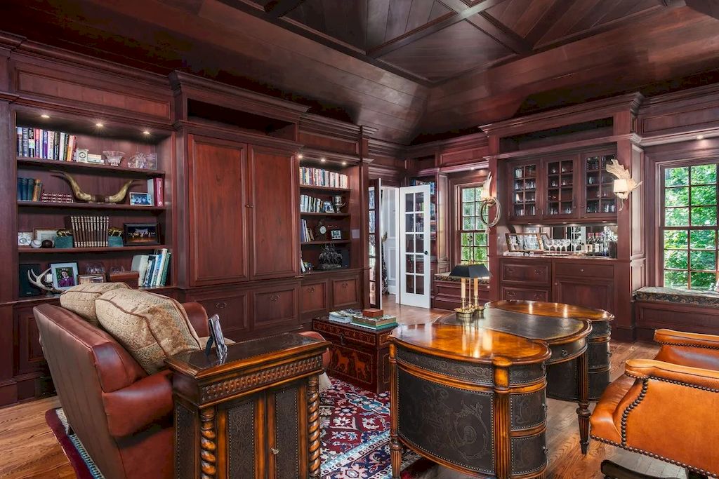 The Home in Connecticut is a luxurious home which is perfect for family comfort, relaxation and entertaining now available for sale. This home located at 21 Alan Ln, New Canaan, Connecticut; offering 06 bedrooms and 07 bathrooms with 7,787 square feet of living spaces.