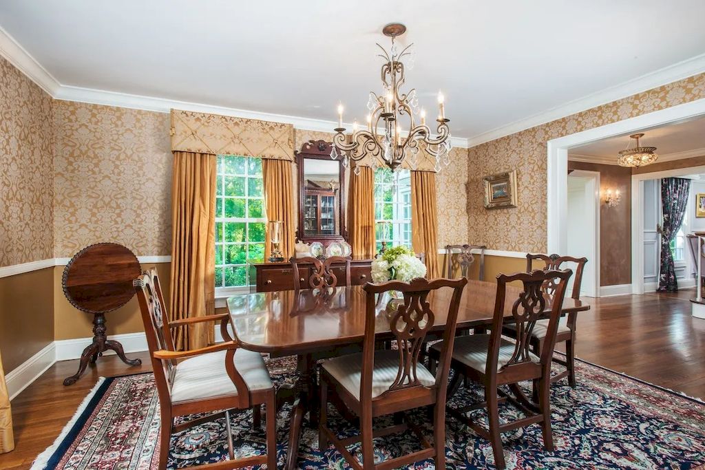 The Home in Connecticut is a luxurious home which is perfect for family comfort, relaxation and entertaining now available for sale. This home located at 21 Alan Ln, New Canaan, Connecticut; offering 06 bedrooms and 07 bathrooms with 7,787 square feet of living spaces.