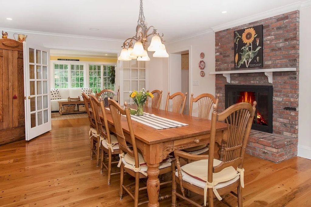 The Home in Connecticut is a luxurious home which is perfect for family comfort, relaxation and entertaining now available for sale. This home located at 21 Alan Ln, New Canaan, Connecticut; offering 06 bedrooms and 07 bathrooms with 7,787 square feet of living spaces.