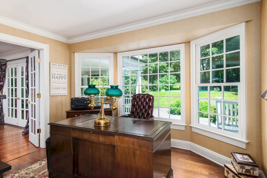The Home in Connecticut is a luxurious home which is perfect for family comfort, relaxation and entertaining now available for sale. This home located at 21 Alan Ln, New Canaan, Connecticut; offering 06 bedrooms and 07 bathrooms with 7,787 square feet of living spaces.