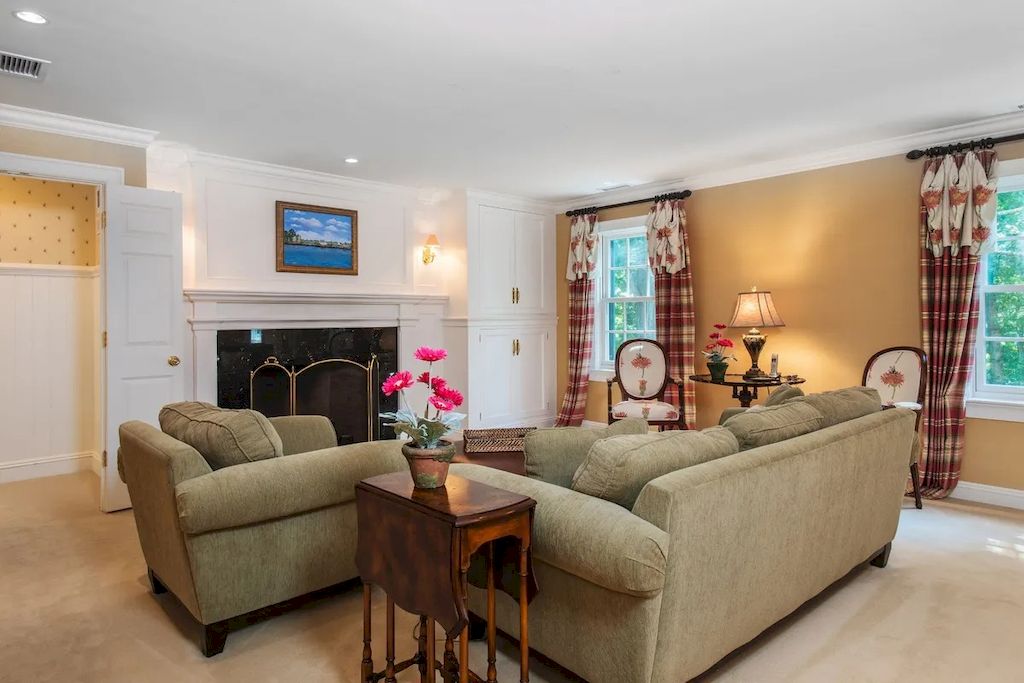 The Home in Connecticut is a luxurious home which is perfect for family comfort, relaxation and entertaining now available for sale. This home located at 21 Alan Ln, New Canaan, Connecticut; offering 06 bedrooms and 07 bathrooms with 7,787 square feet of living spaces.