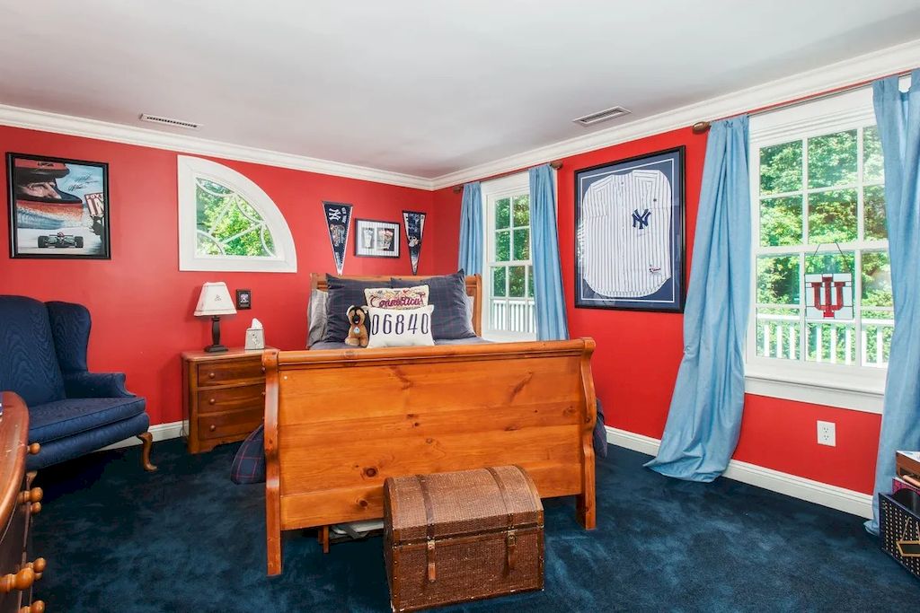 The Home in Connecticut is a luxurious home which is perfect for family comfort, relaxation and entertaining now available for sale. This home located at 21 Alan Ln, New Canaan, Connecticut; offering 06 bedrooms and 07 bathrooms with 7,787 square feet of living spaces.