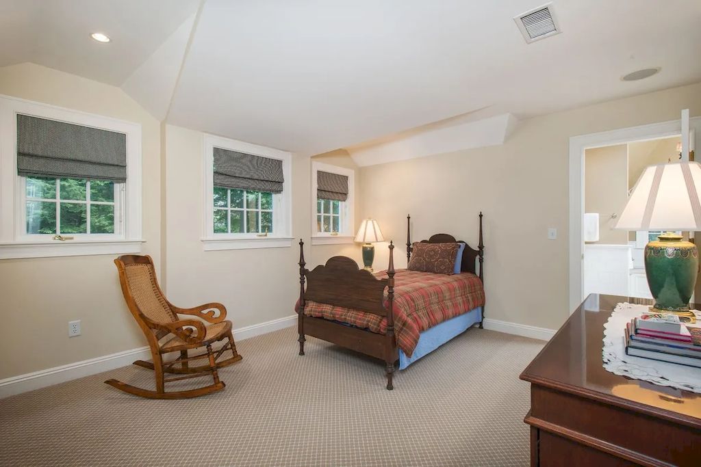The Home in Connecticut is a luxurious home which is perfect for family comfort, relaxation and entertaining now available for sale. This home located at 21 Alan Ln, New Canaan, Connecticut; offering 06 bedrooms and 07 bathrooms with 7,787 square feet of living spaces.
