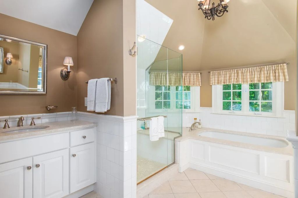 The Home in Connecticut is a luxurious home which is perfect for family comfort, relaxation and entertaining now available for sale. This home located at 21 Alan Ln, New Canaan, Connecticut; offering 06 bedrooms and 07 bathrooms with 7,787 square feet of living spaces.