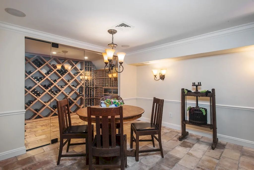 The Home in Connecticut is a luxurious home which is perfect for family comfort, relaxation and entertaining now available for sale. This home located at 21 Alan Ln, New Canaan, Connecticut; offering 06 bedrooms and 07 bathrooms with 7,787 square feet of living spaces.