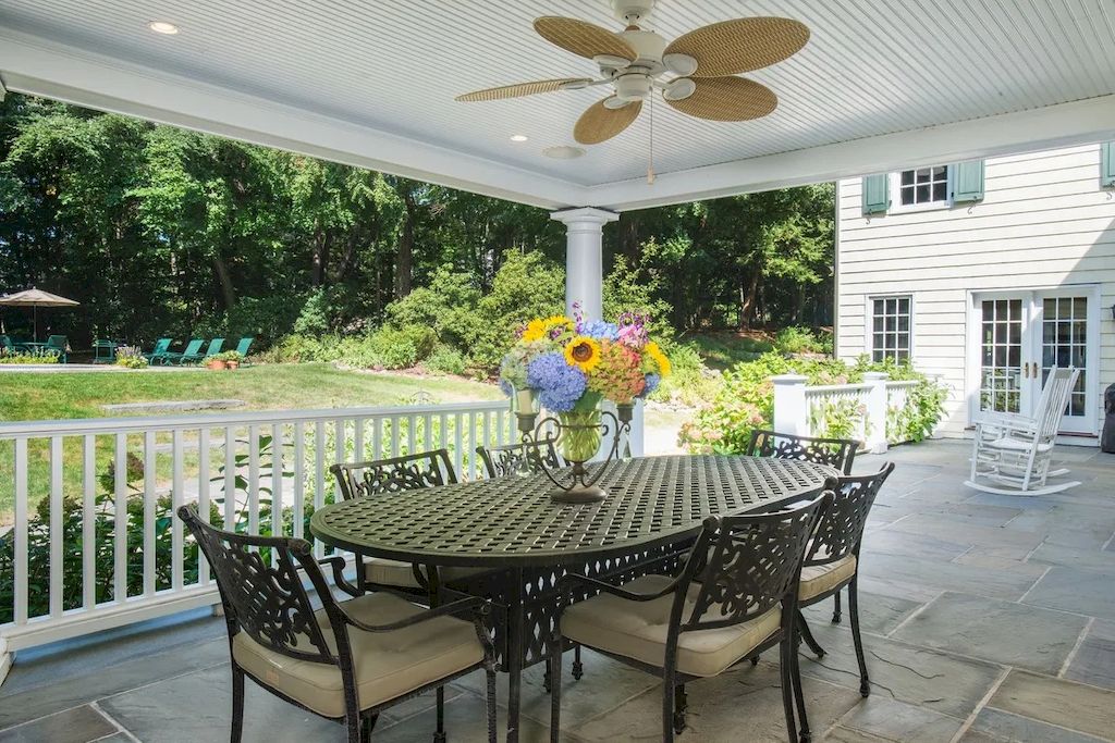 The Home in Connecticut is a luxurious home which is perfect for family comfort, relaxation and entertaining now available for sale. This home located at 21 Alan Ln, New Canaan, Connecticut; offering 06 bedrooms and 07 bathrooms with 7,787 square feet of living spaces.