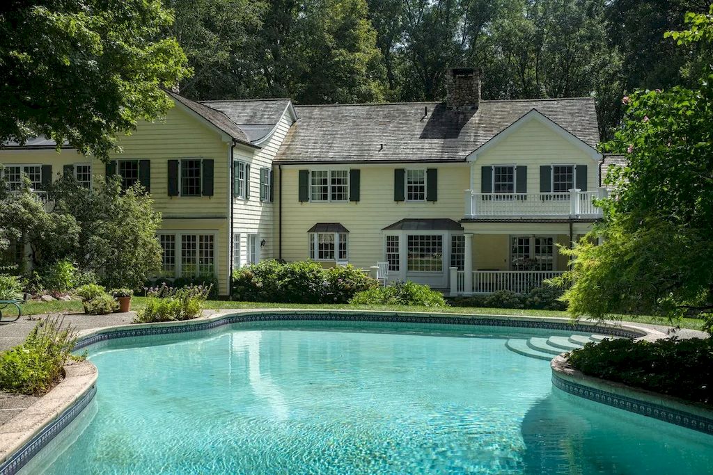 The Home in Connecticut is a luxurious home which is perfect for family comfort, relaxation and entertaining now available for sale. This home located at 21 Alan Ln, New Canaan, Connecticut; offering 06 bedrooms and 07 bathrooms with 7,787 square feet of living spaces.
