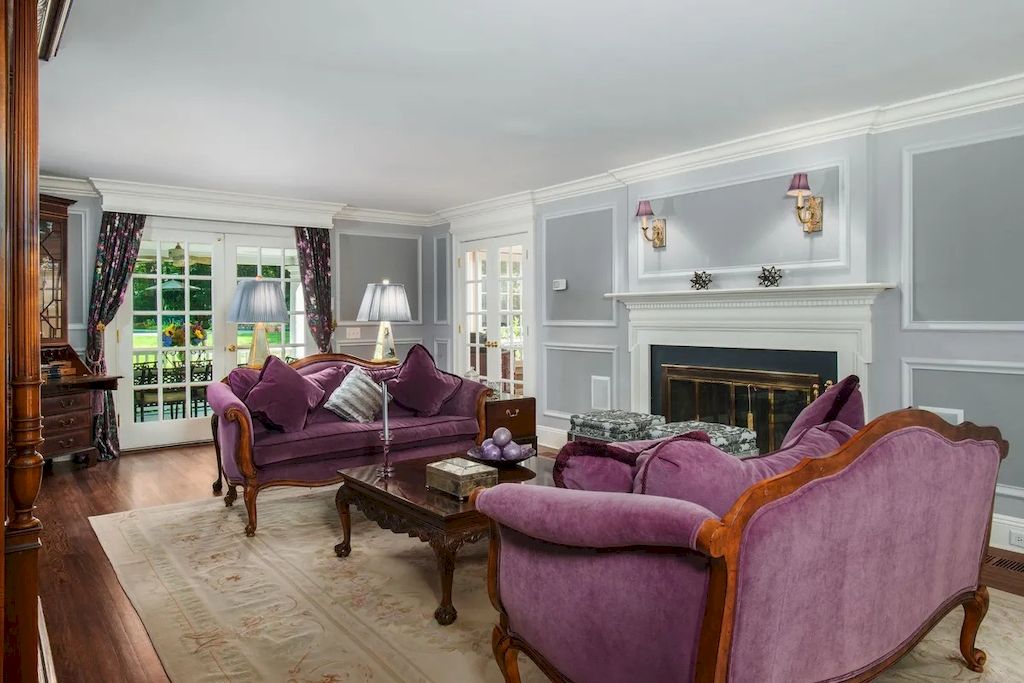 The Home in Connecticut is a luxurious home which is perfect for family comfort, relaxation and entertaining now available for sale. This home located at 21 Alan Ln, New Canaan, Connecticut; offering 06 bedrooms and 07 bathrooms with 7,787 square feet of living spaces.