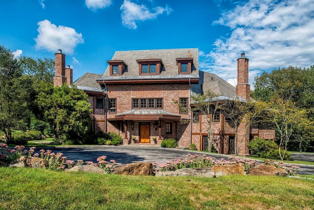 The Home in Connecticut is a luxurious home offering custom designed interiors, enchanting water views, expansive gardens, and so on now available for sale. This home located at 913 Oenoke Rdg, New Canaan, Connecticut; offering 07 bedrooms and 09 bathrooms with 10,824 square feet of living spaces.