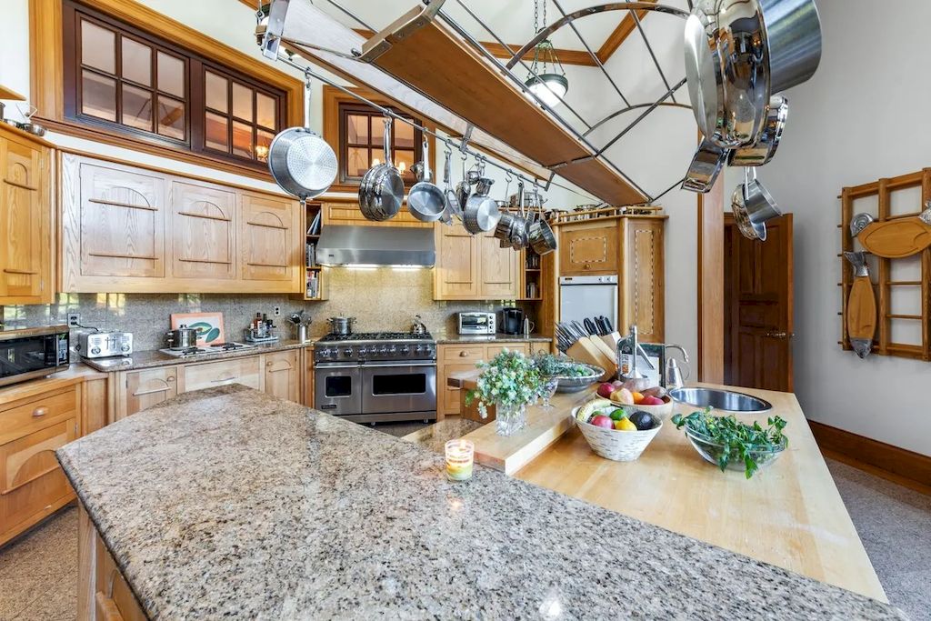 The Home in Connecticut is a luxurious home offering custom designed interiors, enchanting water views, expansive gardens, and so on now available for sale. This home located at 913 Oenoke Rdg, New Canaan, Connecticut; offering 07 bedrooms and 09 bathrooms with 10,824 square feet of living spaces.