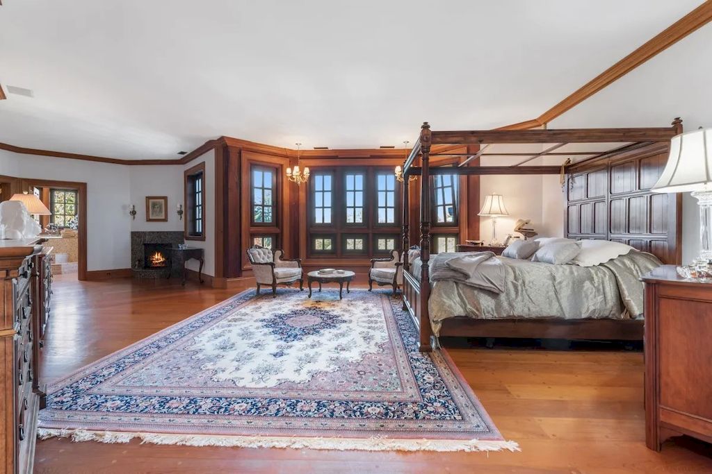 The Home in Connecticut is a luxurious home offering custom designed interiors, enchanting water views, expansive gardens, and so on now available for sale. This home located at 913 Oenoke Rdg, New Canaan, Connecticut; offering 07 bedrooms and 09 bathrooms with 10,824 square feet of living spaces.