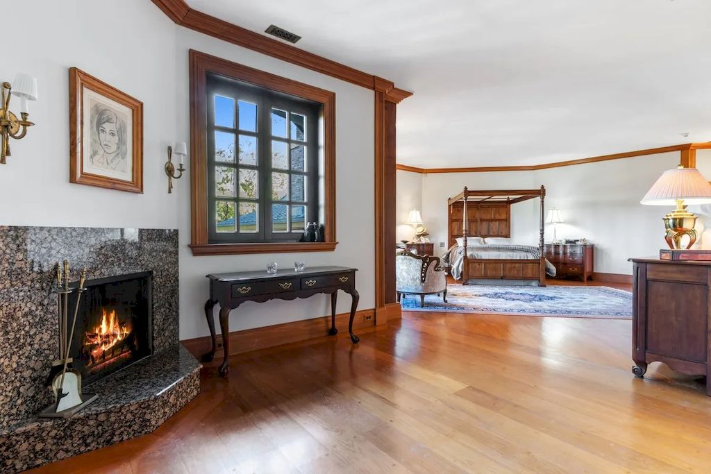 The Home in Connecticut is a luxurious home offering custom designed interiors, enchanting water views, expansive gardens, and so on now available for sale. This home located at 913 Oenoke Rdg, New Canaan, Connecticut; offering 07 bedrooms and 09 bathrooms with 10,824 square feet of living spaces.