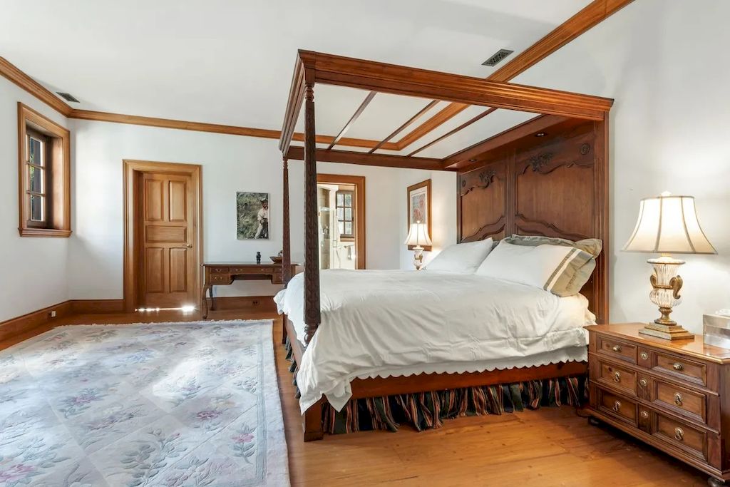 The Home in Connecticut is a luxurious home offering custom designed interiors, enchanting water views, expansive gardens, and so on now available for sale. This home located at 913 Oenoke Rdg, New Canaan, Connecticut; offering 07 bedrooms and 09 bathrooms with 10,824 square feet of living spaces.
