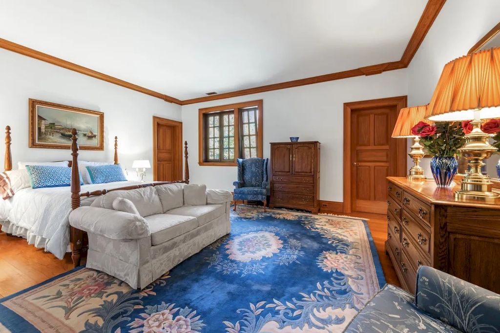 The Home in Connecticut is a luxurious home offering custom designed interiors, enchanting water views, expansive gardens, and so on now available for sale. This home located at 913 Oenoke Rdg, New Canaan, Connecticut; offering 07 bedrooms and 09 bathrooms with 10,824 square feet of living spaces.